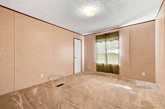 Building Photo - Spacious 3-Bedroom Rental on 1 Acre
