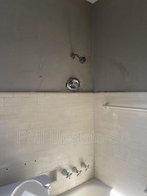 Building Photo - 181 N Fairview Ave