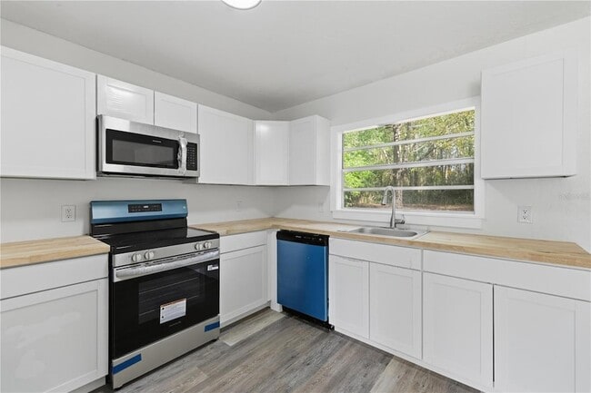 Building Photo - 3717 SW Idlewild St