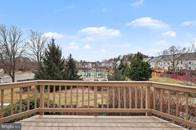 Building Photo - 2003 Paddle Boat Ln