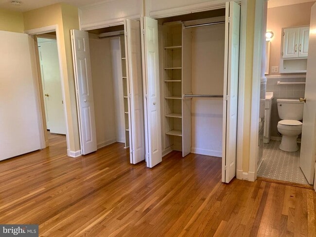 Building Photo - 1334 Mayflower Dr