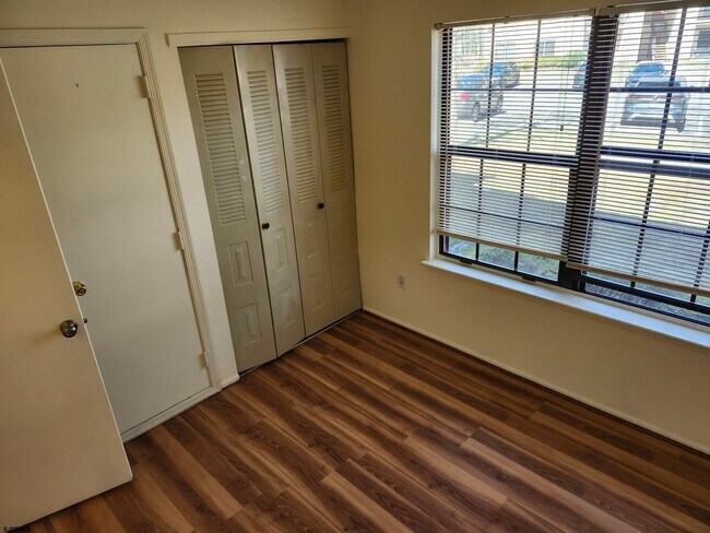 Building Photo - 25 Liberty Ct