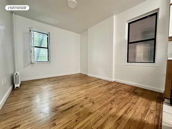Building Photo - 206 St Nicholas Ave