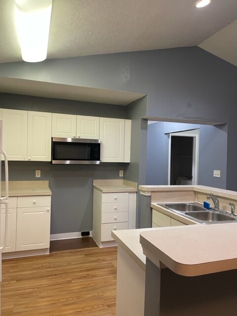 Kitchen - 729 Spring Valley Dr