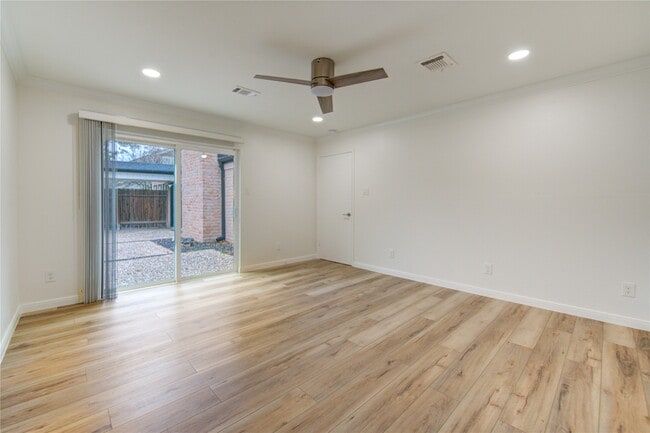 Building Photo - 10322 Lynbrook Hollow St