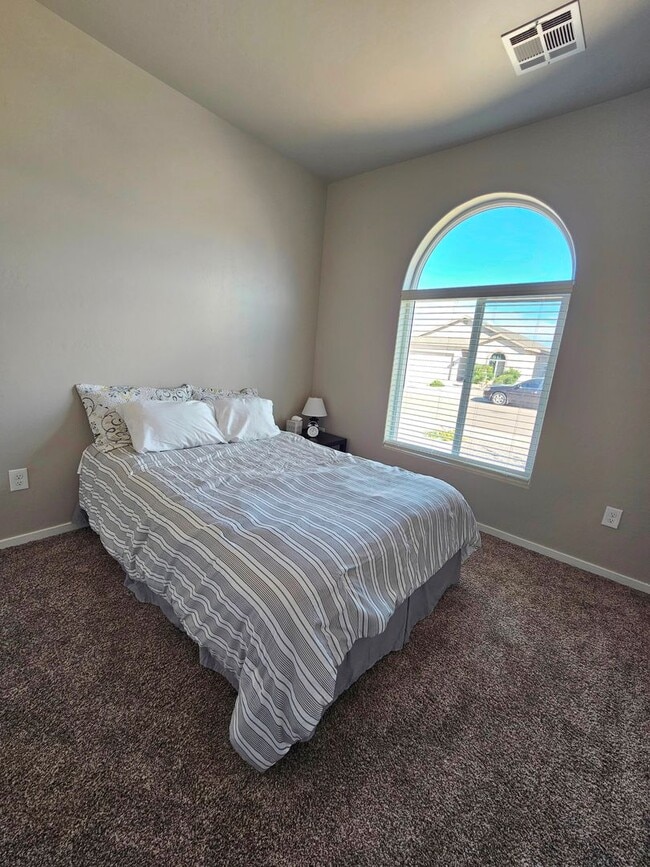 Building Photo - 2022 Home with Split Bedroom Layout & Beau...