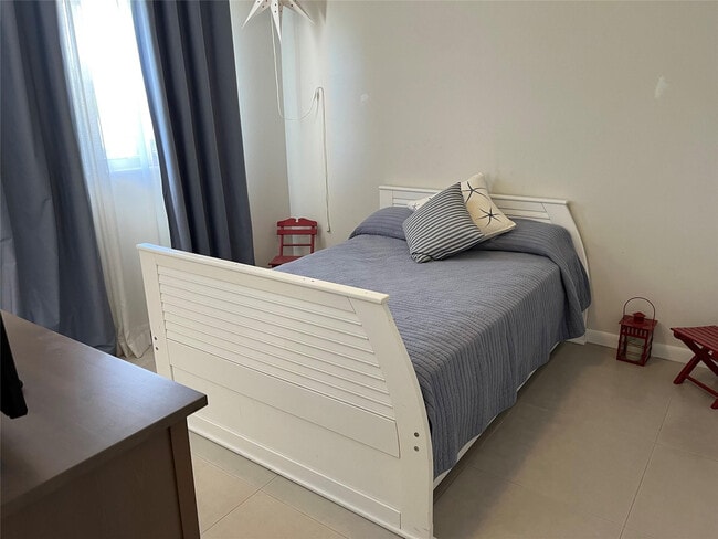 Building Photo - 1481 S Ocean Blvd