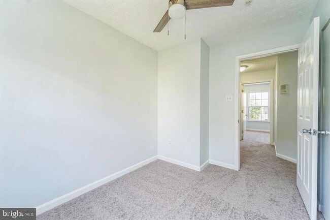 Building Photo - 11 Gemstone Ct