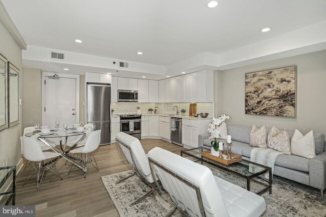 Primary Photo - 2031 Locust St