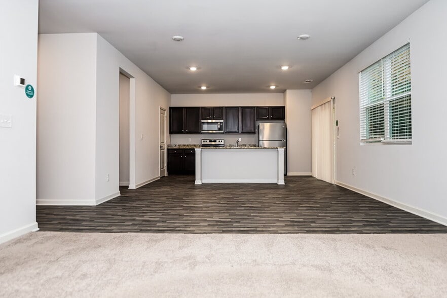 Building Photo - 195 Hamilton Pointe Dr