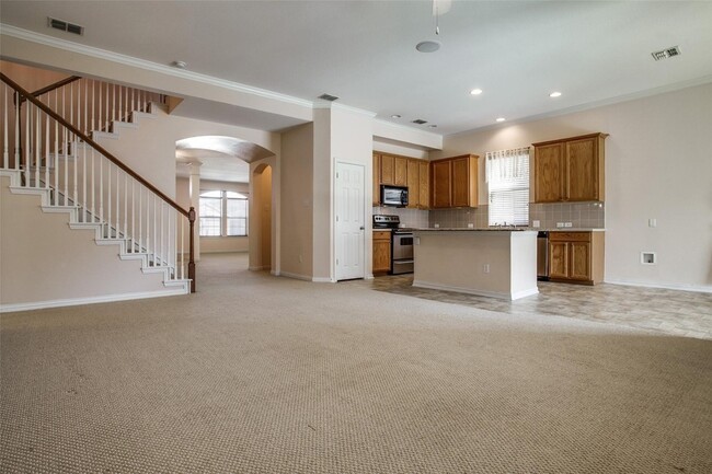 Building Photo - 1420 Canary Dr