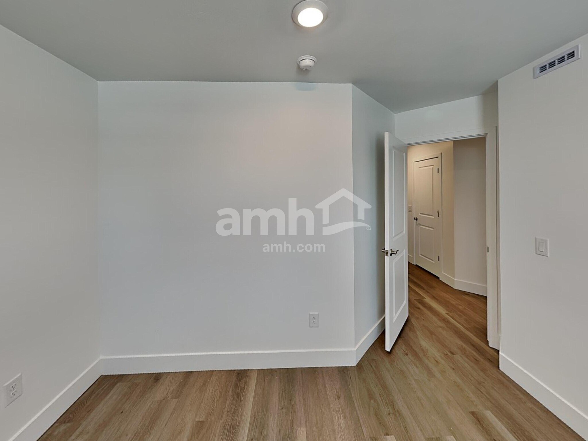 Building Photo - 9588 Harkes Dr