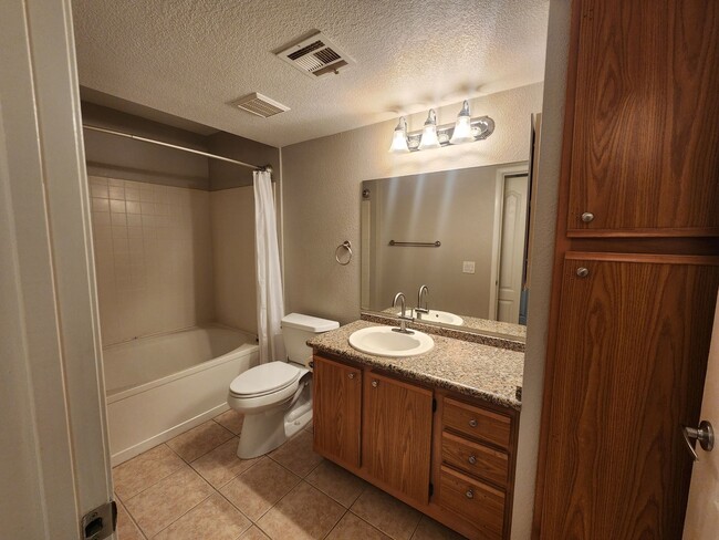 Building Photo - The Perfect One Bedroom, One Bath Condo