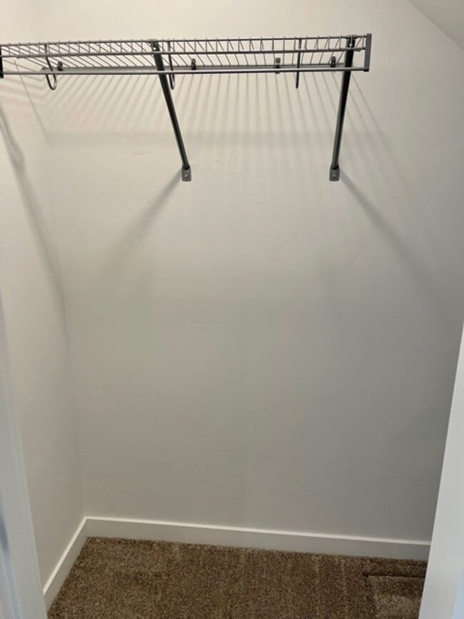 Building Photo - Gorgeous newer townhome in SE Bend!