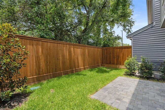 Building Photo - 16030 Mason Run Dr