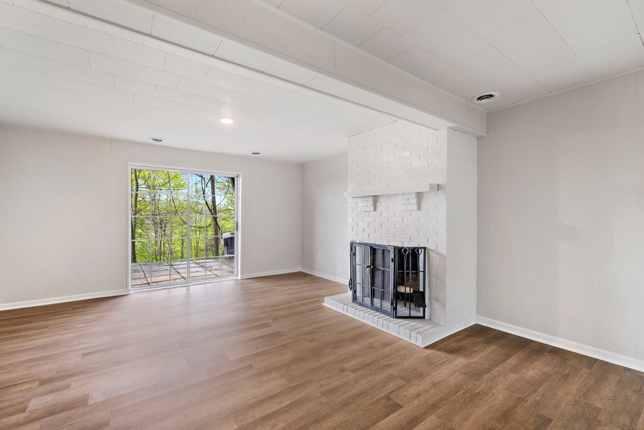 Building Photo - 216 Oakview Dr