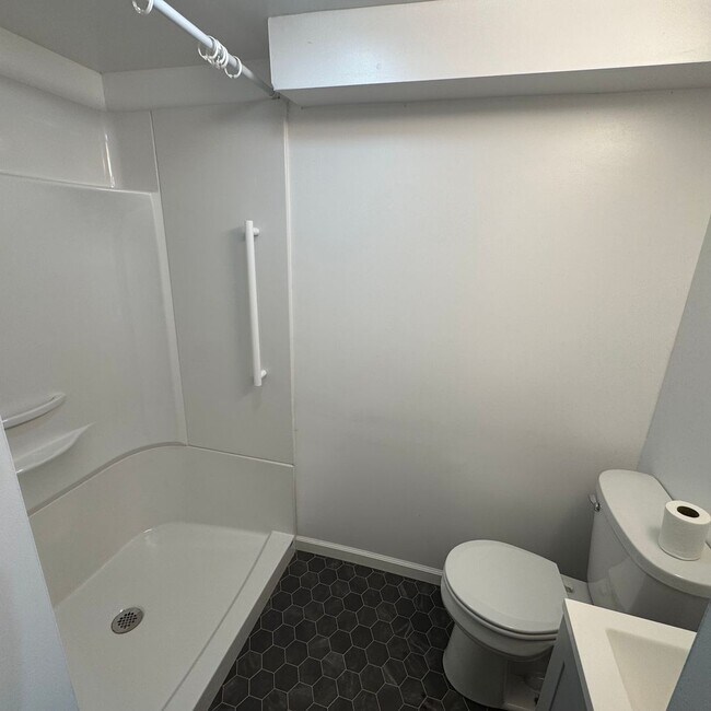 Building Photo - Spacious 3-Bedroom Home on Half-Acre Lot in Top-Rated Pleasant Valley School District!