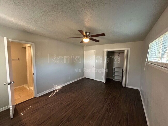 Building Photo - 2939 Longmeade Dr