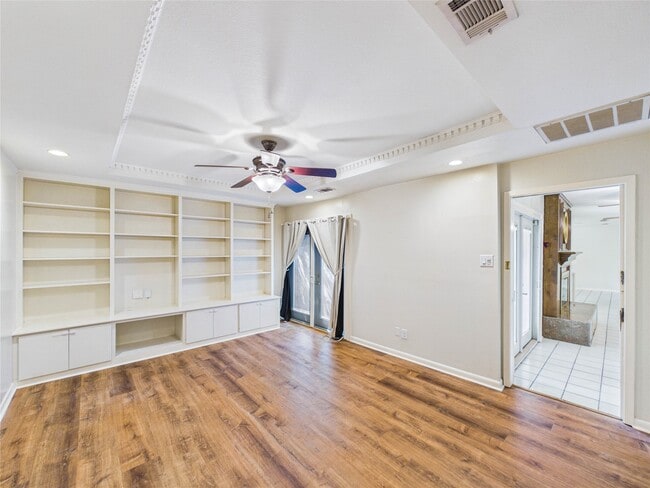 Building Photo - 2719 Olympia Dr
