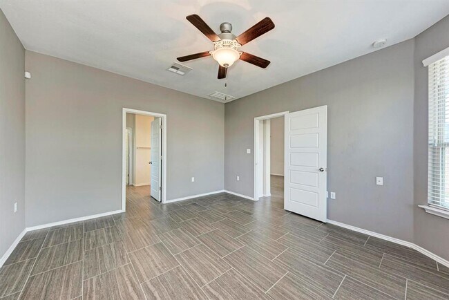 Building Photo - 5320 Ingersoll Ln