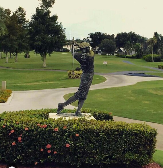 Golf Course Statue - 3828 Southpointe Dr