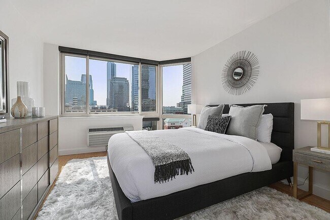 Building Photo - 20 2nd St