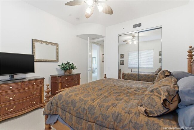 Building Photo - 1 Harbour Isle Dr E