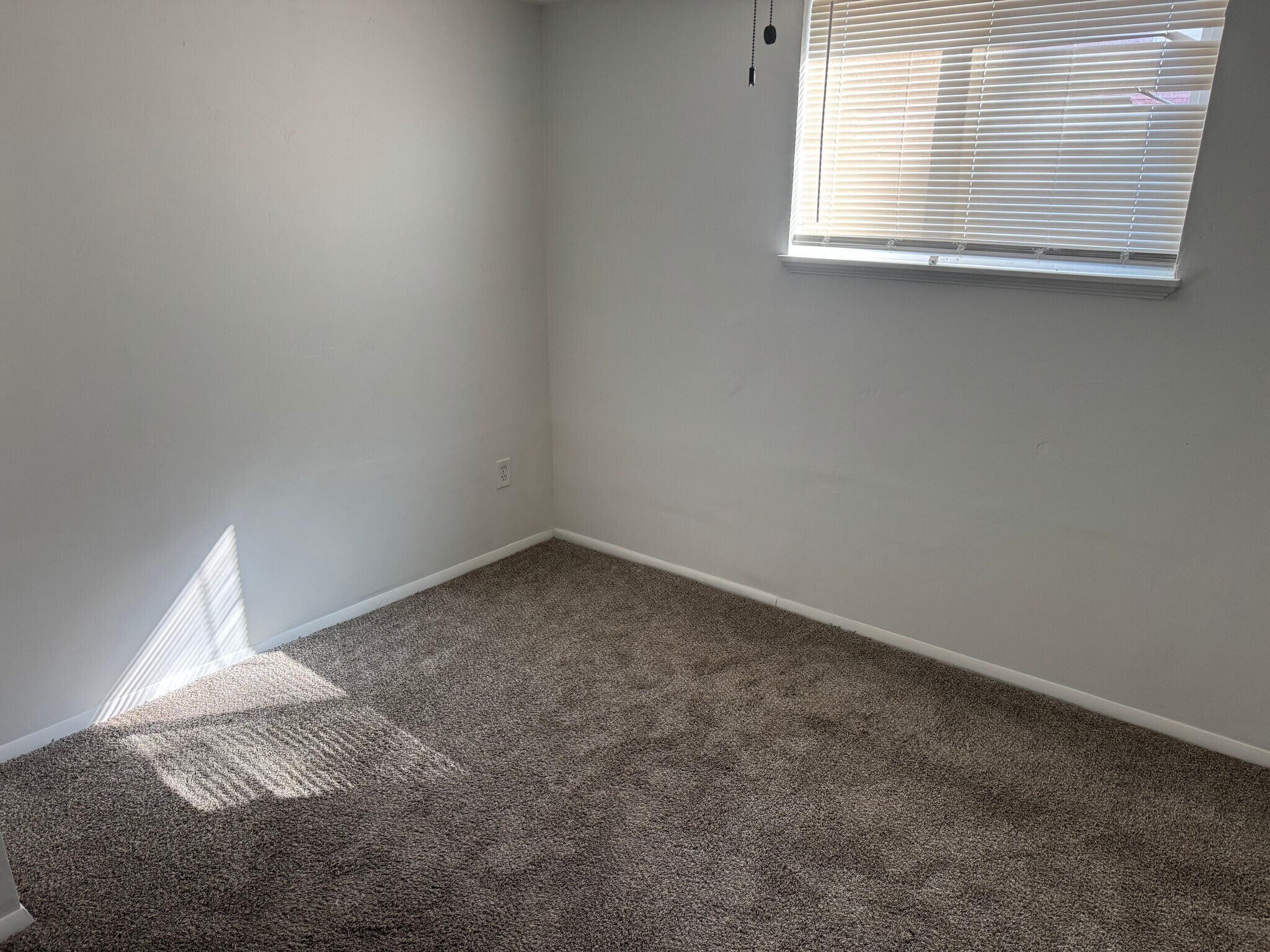 Building Photo - 2324 Quincy Ave