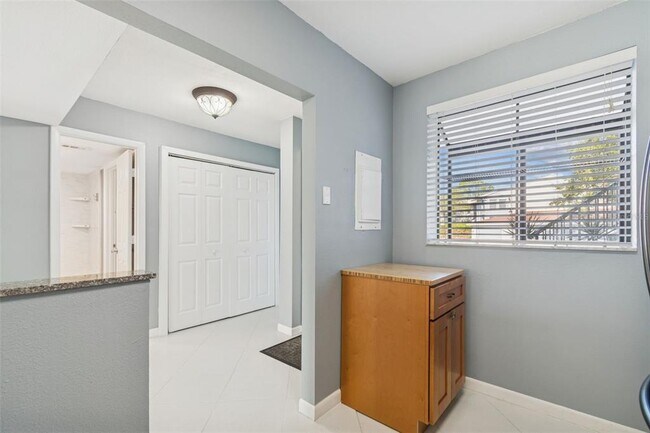 Building Photo - 2051 Skimmer Ct