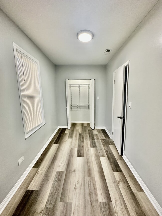 Building Photo - 1917 W 21st St