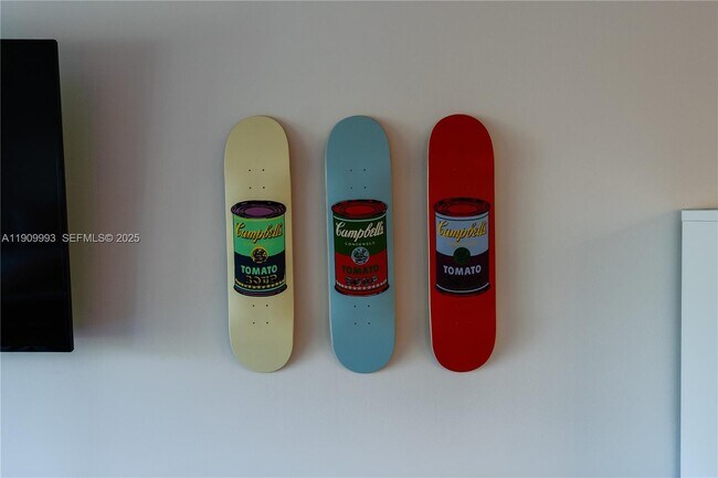 Building Photo - 4017 N Cypress Dr