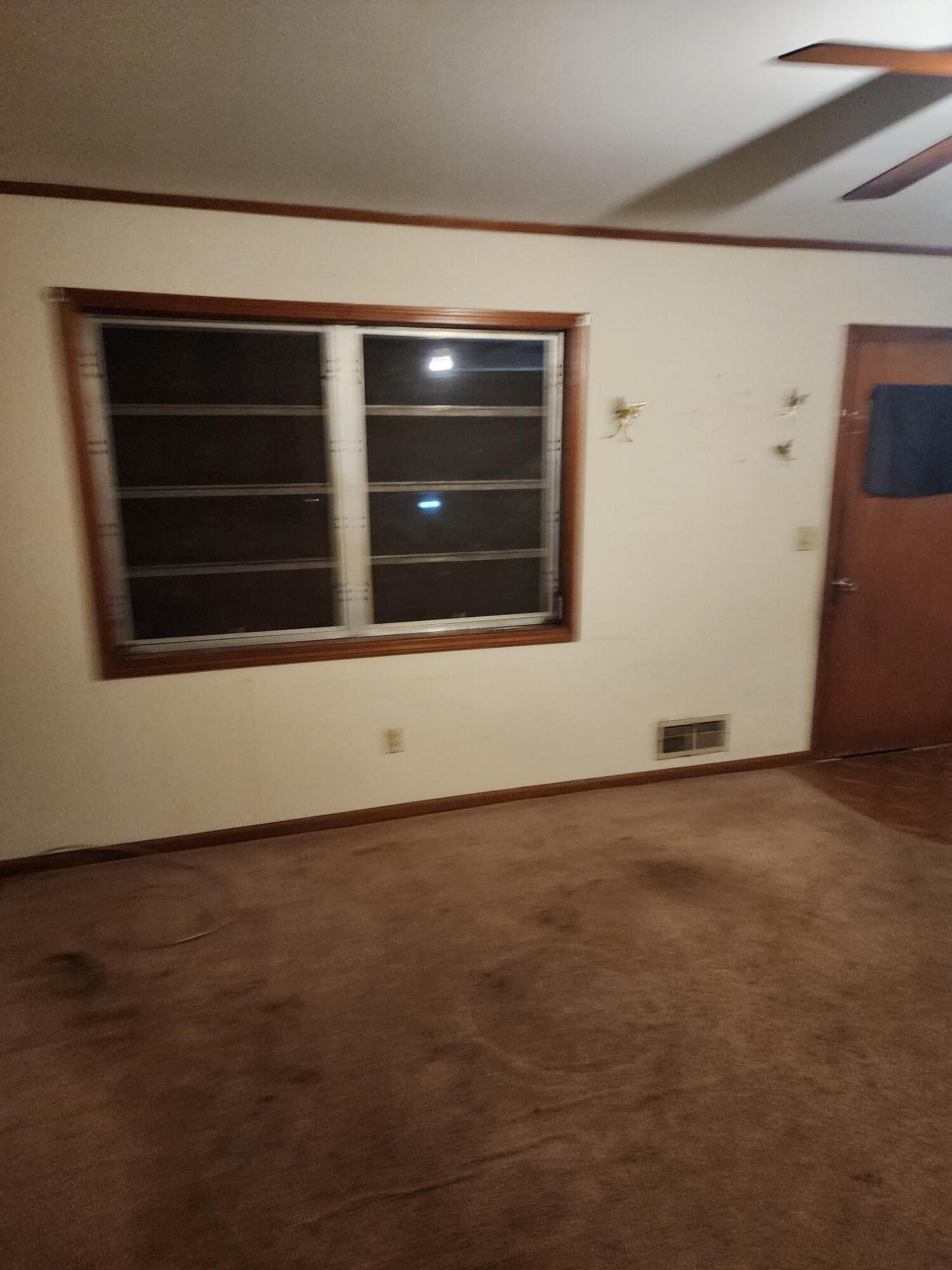 Building Photo - 694 Mountain View Dr