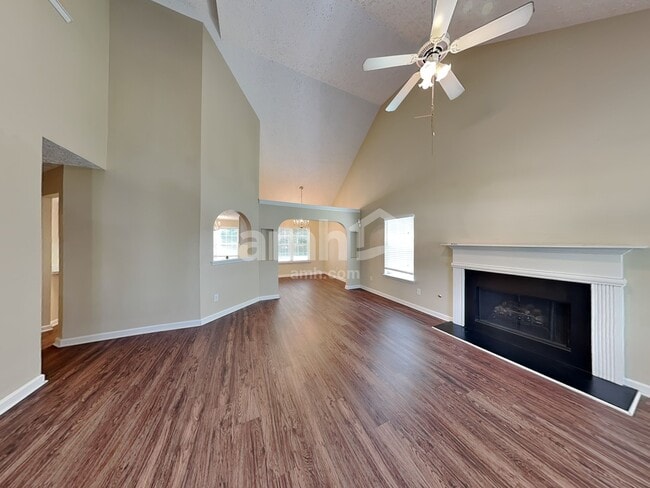 Building Photo - 2656 Lake Park Bnd