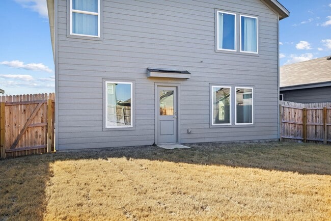 Building Photo - 1347 Neria Lp