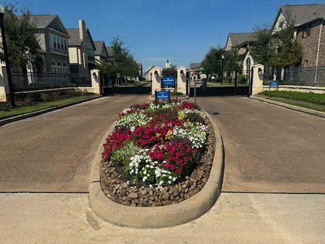 Building Photo - 18214 Lake Eagle Dr