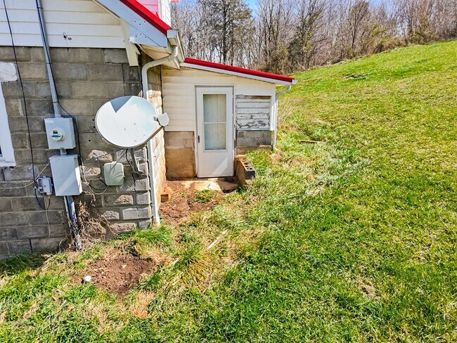 Building Photo - 11494 New Garden Rd