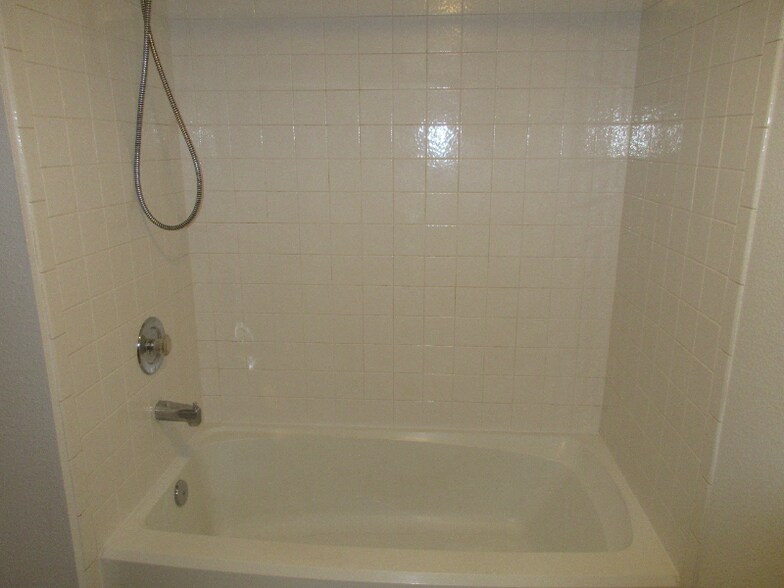 Building Photo - 3026 N Prospect St