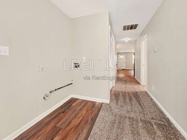 Building Photo - 1504 Haskin Ave