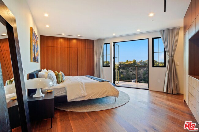 Building Photo - 2020 Cyprean Dr