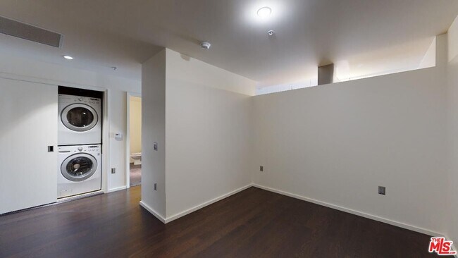 Building Photo - 1155 S Grand Ave