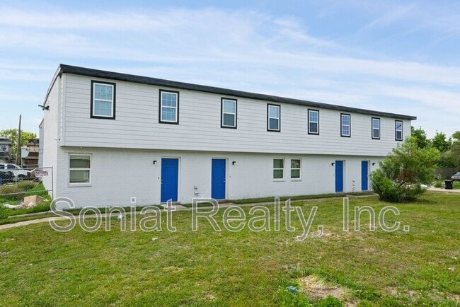 Primary Photo - 7760 N Coronet Ct