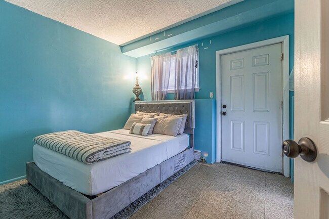 Building Photo - 71 Williams St