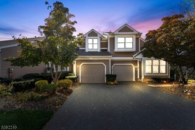 Primary Photo - 7 N Stone Edge Rd