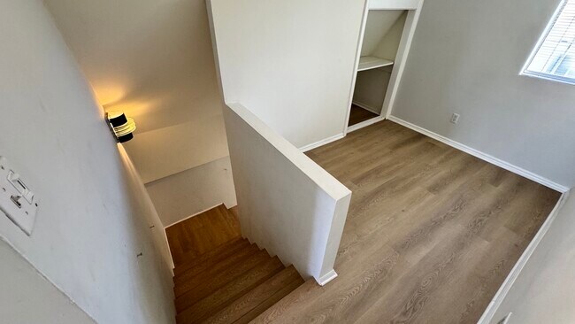 Building Photo - 459 N Alfred St