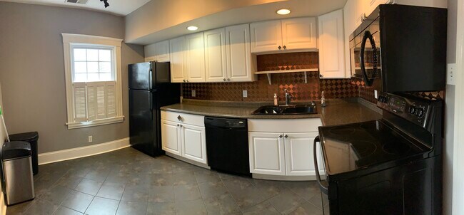 Building Photo - 319 Front St