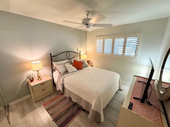 Building Photo - Long Term - Beautifully Updated 1 Bedroom Condo in Palm Springs Villas II