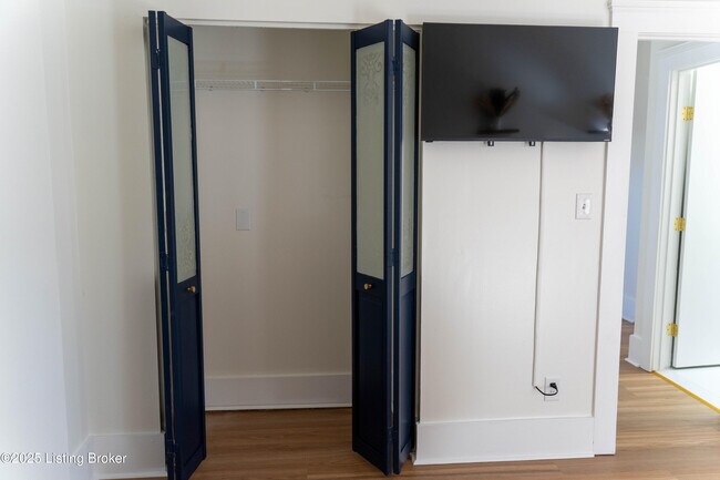 Building Photo - 1135 S 1st St