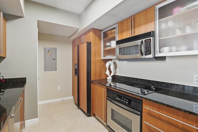 Building Photo - 1551 N Flagler Dr
