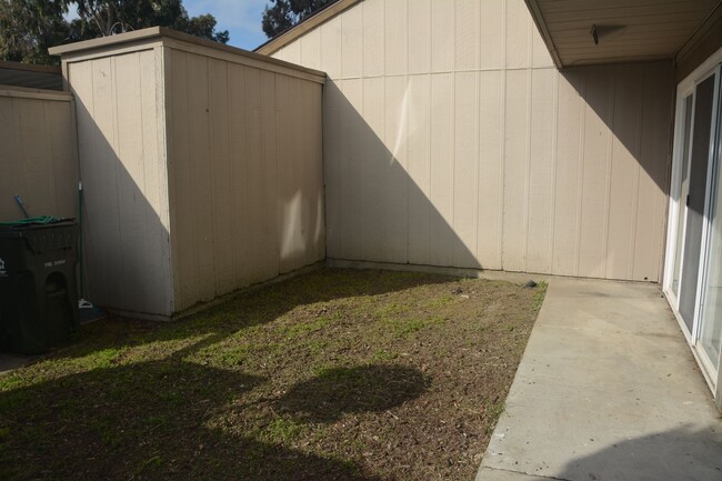 Building Photo - Antioch 3 bedroom, 1 1/2 bath, 2 story tow...