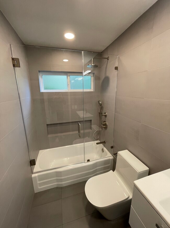 Building Photo - 36 Redwood Ave